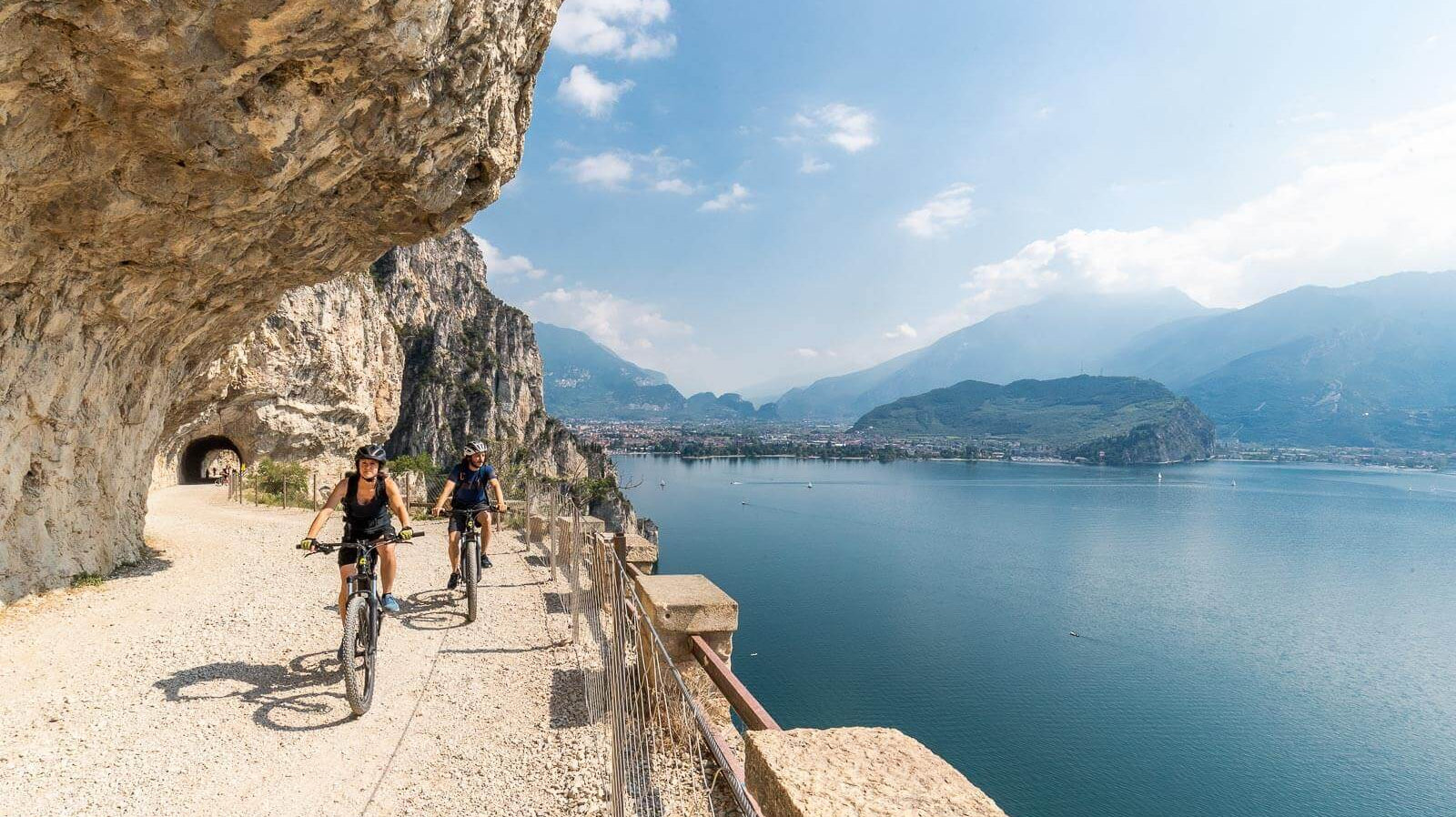 Die besten E-Bike Radreisen Europa – Traumhafte Strecken & Tipps