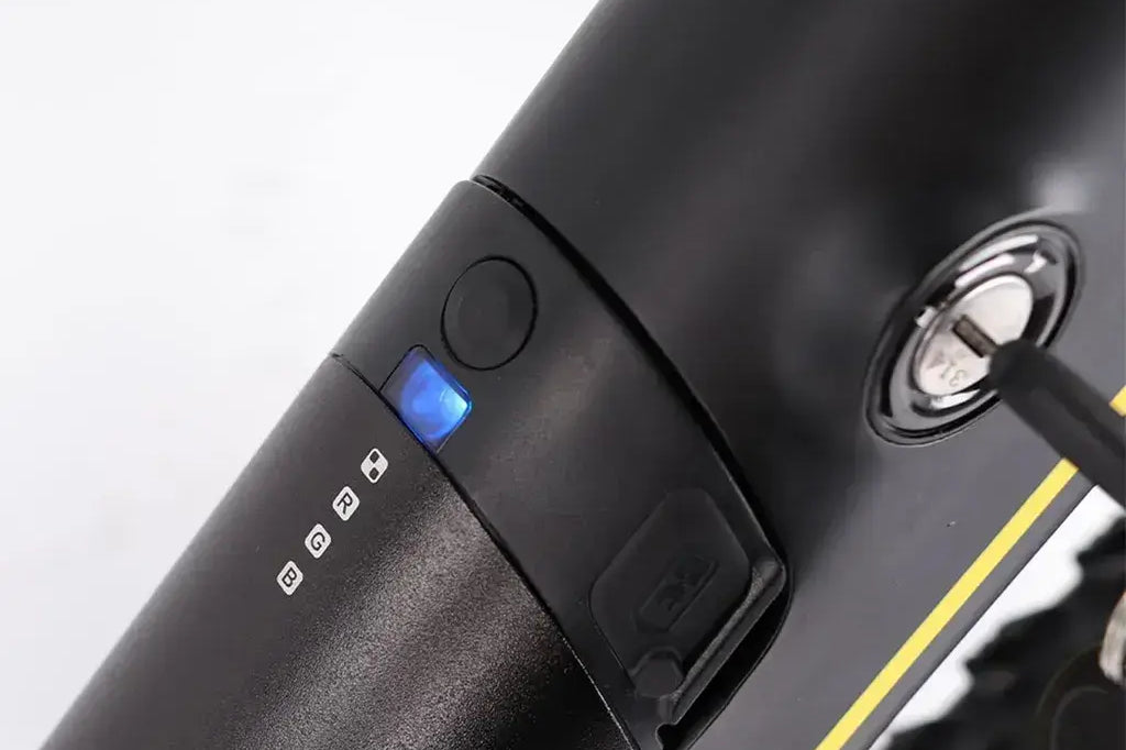 Nahaufnahme des Motors des Jeep Mountain E-Bike MHR für starke elektrische Unterstützung im Gelände