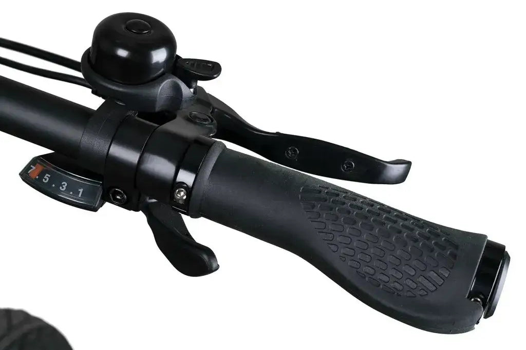 Bremshebel des Jeep Mountain FAT E-Bike MHFR 7100, Nahaufnahme für sichere Bremskontrolle