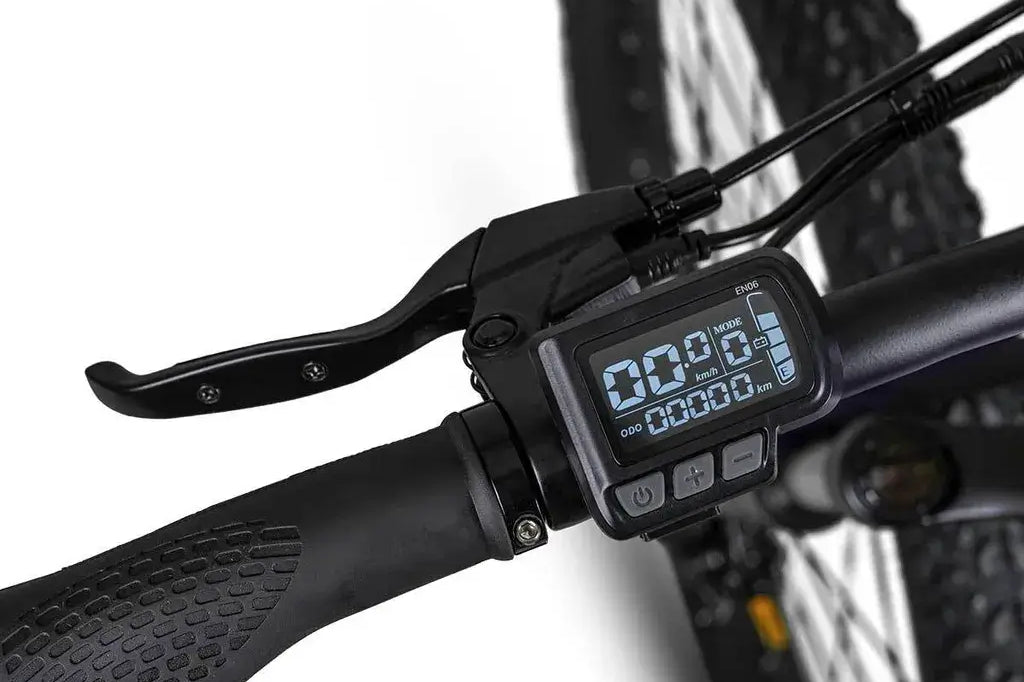 Detailansicht des Lenkers des Jeep Mountain E-Bike MHR mit Bedienelementen