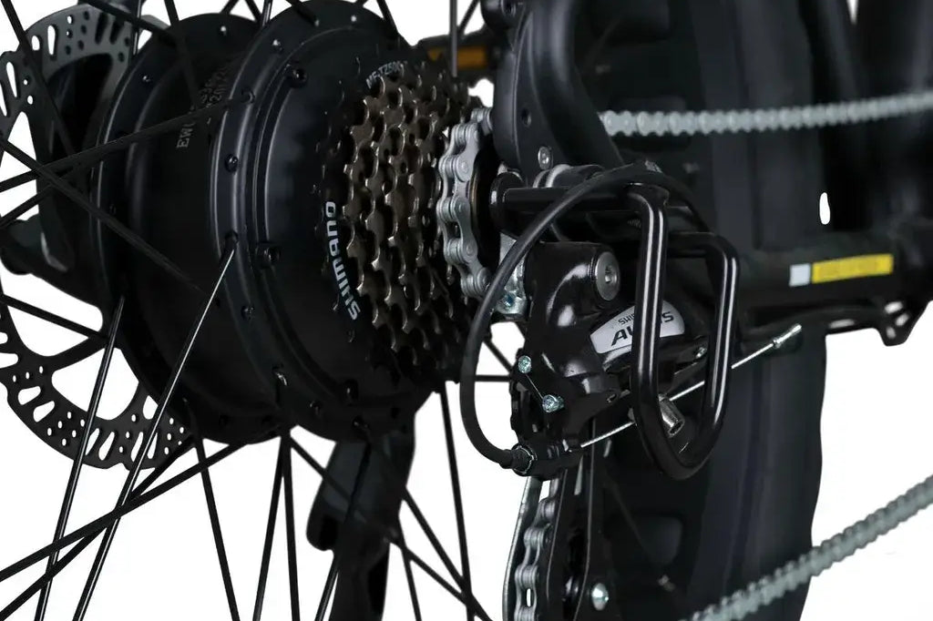 Vorderlicht des Jeep Mountain FAT E-Bike MHFR 7100 für bessere Sichtbarkeit bei Dunkelheit