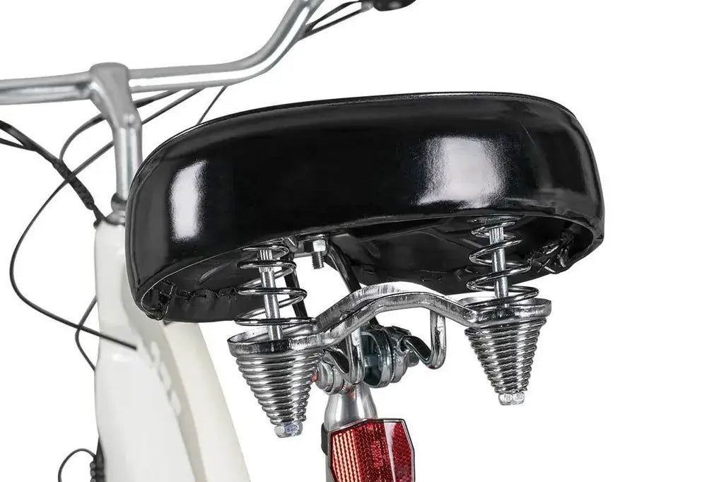 Nahaufnahme des Rücklichts des ROVER Cruise E-Bike CLR 707 für zusätzliche Sicherheit.