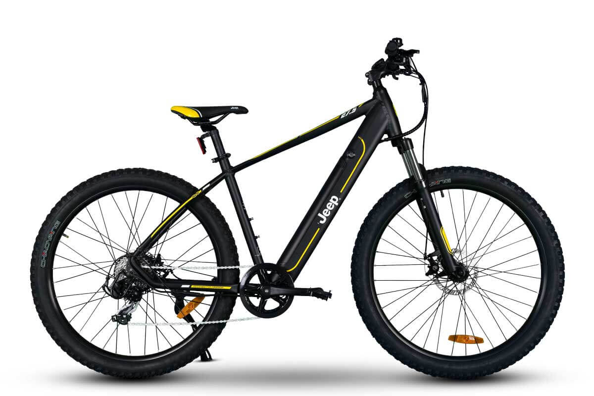 Jeep Mountain E-Bike MHR, Seitenansicht mit breiten Geländereifen und stabiler Rahmenkonstruktion