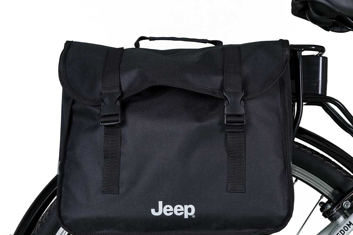 Jeep E-Bike doppelte Gepäckträgertasche, Seitenansicht mit robustem Material und reflektierenden Elementen