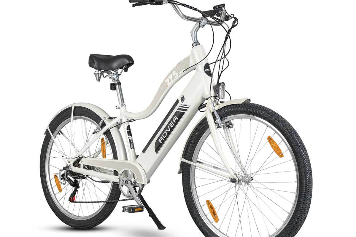 ROVER Cruise E-Bike CLR 707, Vorderansicht mit breiten Reifen und Vorderlicht.