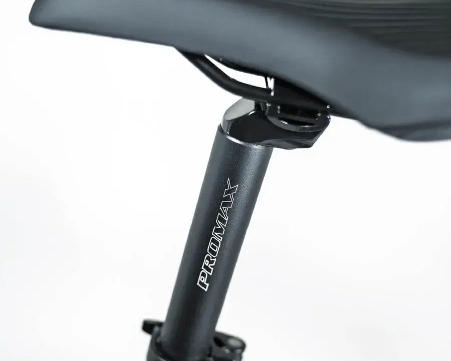 Nahaufnahme des komfortablen Sattels des Berlin Bike 2GO E-Bikes mit höhenverstellbarer Stütze