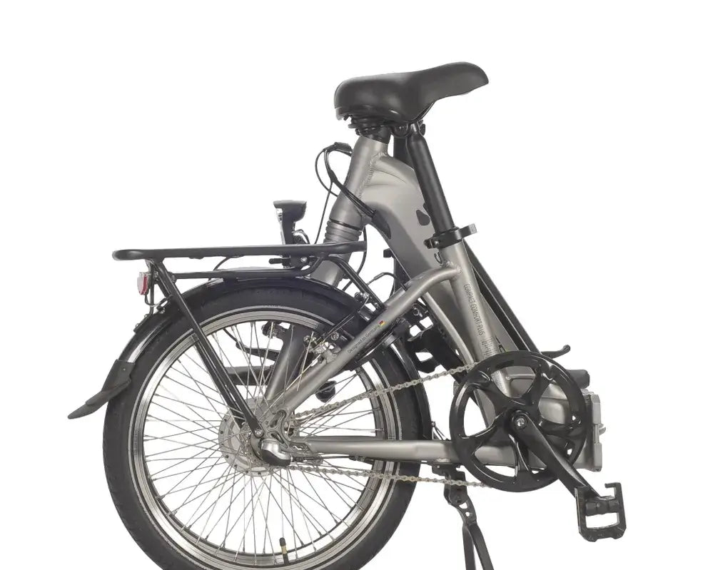 Seitenansicht des Saxonette Compact Comfort Plus 2.0 Falt-E-Bikes mit gefaltetem Rahmen