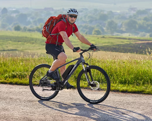 Saxx Everest 2.0 E-MTB auf Waldtrail in Aktion