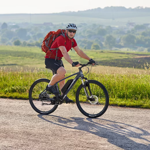 Saxx Everest 2.0 E-MTB auf Waldtrail in Aktion