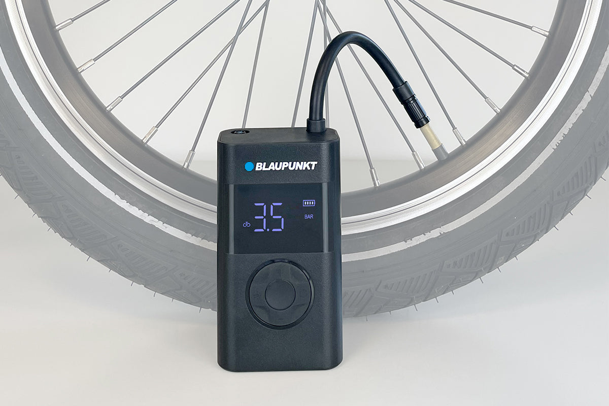 Blaupunkt TPM 124 beim Aufpumpen eines Fahrradreifens