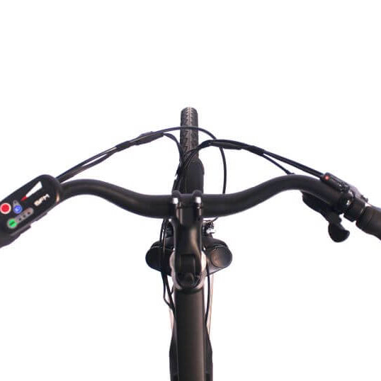 Lenkeransicht des SAXXX Touring Sport E-Trekkingbikes mit Steuerungselementen und Griffen.