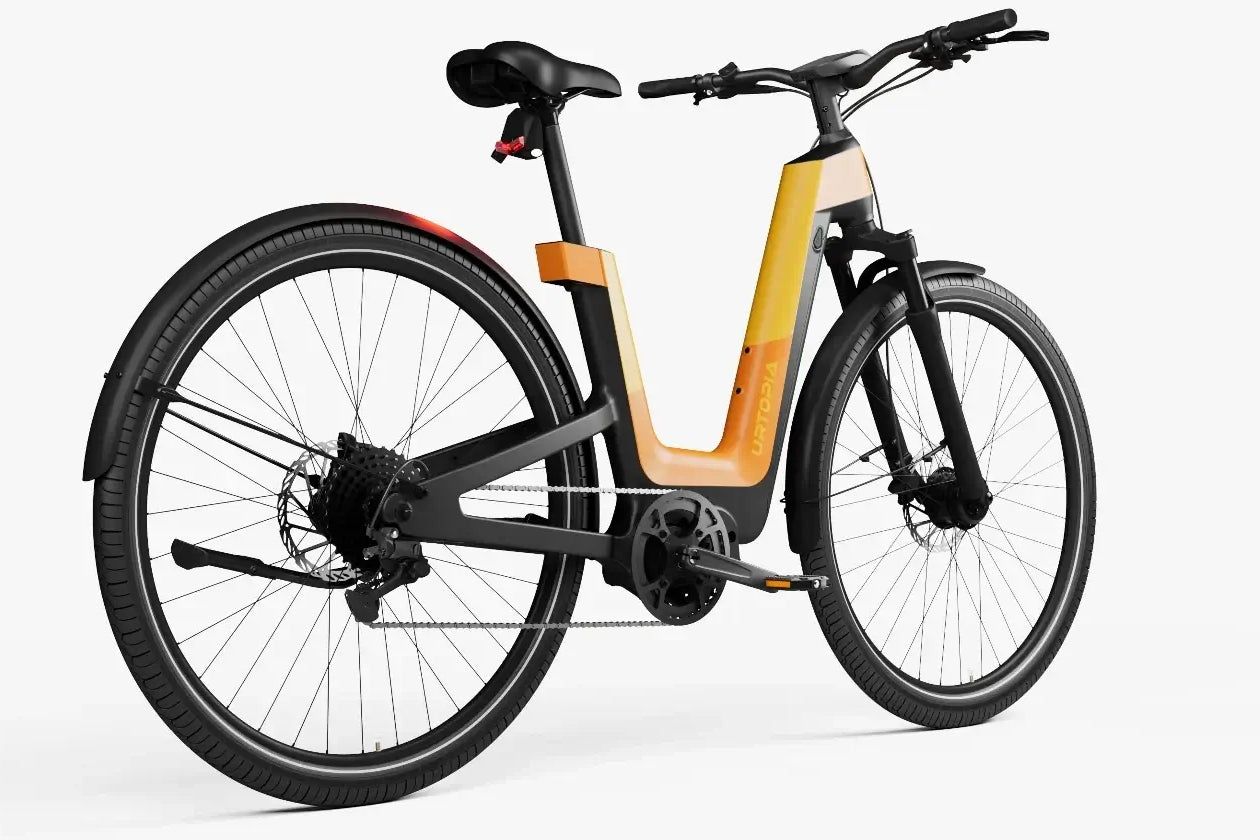 Urtopia Fusion E-SUV, Schrägansicht in Orange, betont das stilvolle Design und die All-Terrain-Fähigkeiten