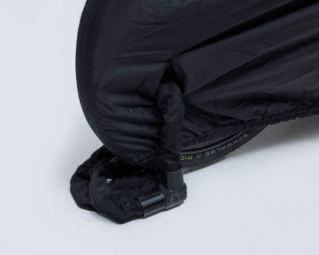 Detailansicht der VIA Radgarage – robuste Verarbeitung und sichere Abdeckung