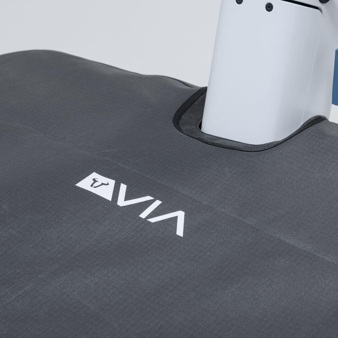 VIA Abdeckplane mit Logo – langlebiger Schutz vor Regen und Schmutz