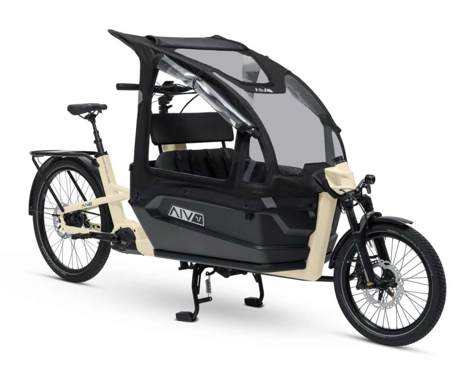 VIA Family E-Lastenrad in hellem Design mit Regenschutz und stabiler Sitzbank für Familien