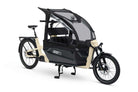 VIA Family E-Lastenrad in hellem Design mit Regenschutz und stabiler Sitzbank für Familien
