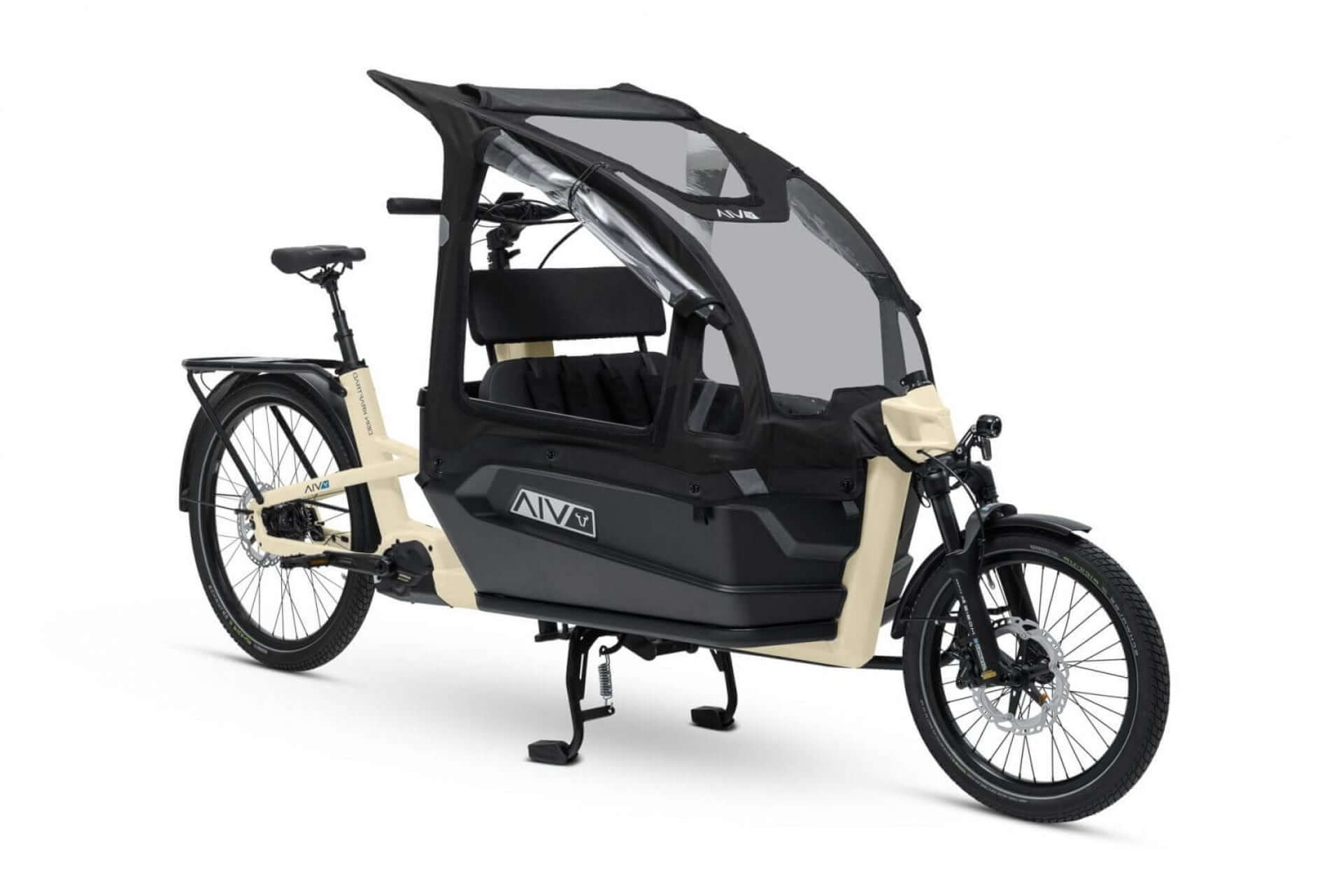 VIA Family E-Lastenrad in hellem Design mit Regenschutz und stabiler Sitzbank für Familien