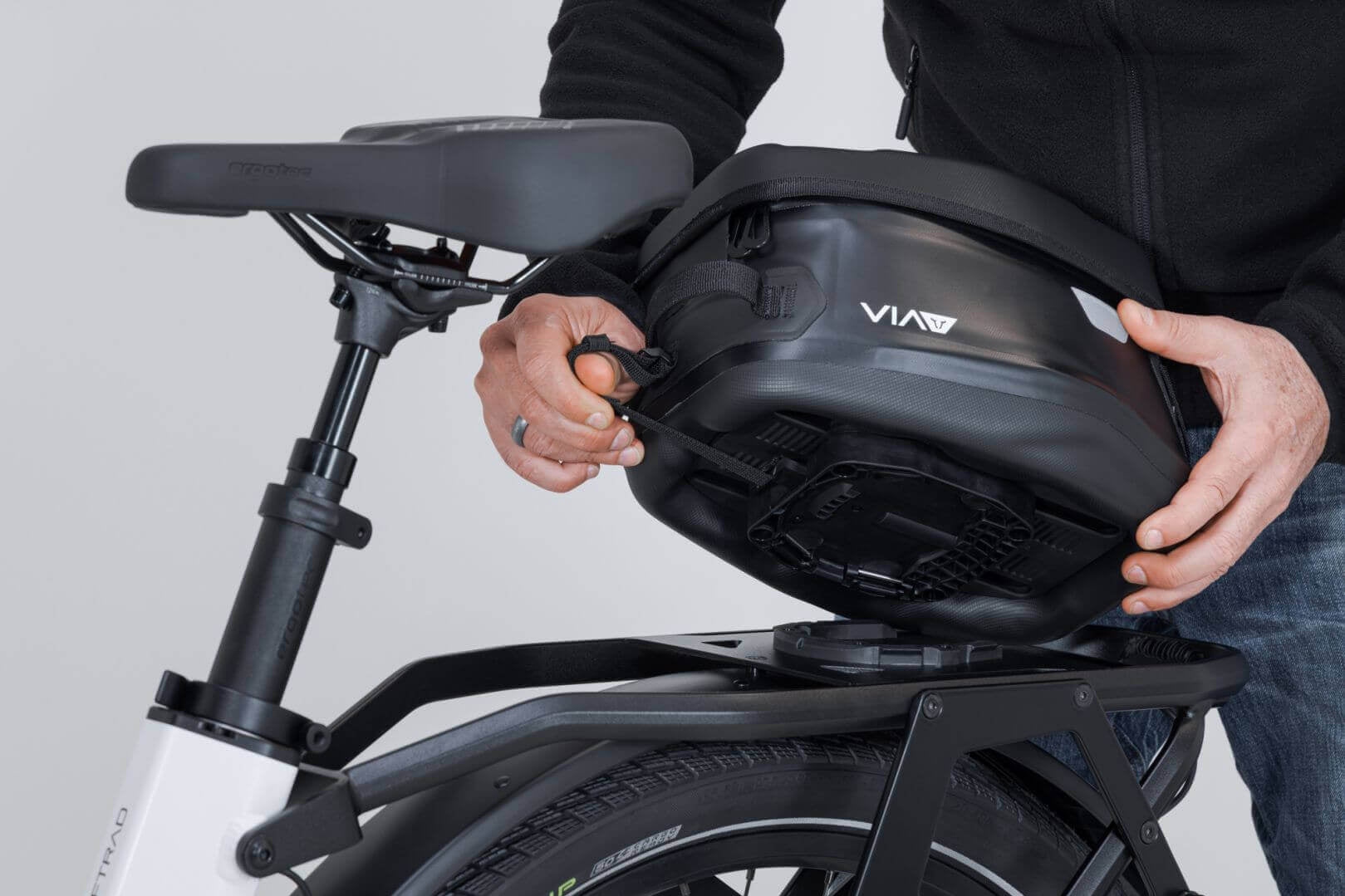 Montage der VIA Hecktasche Yukon WP – einfache Handhabung und sicherer Halt
