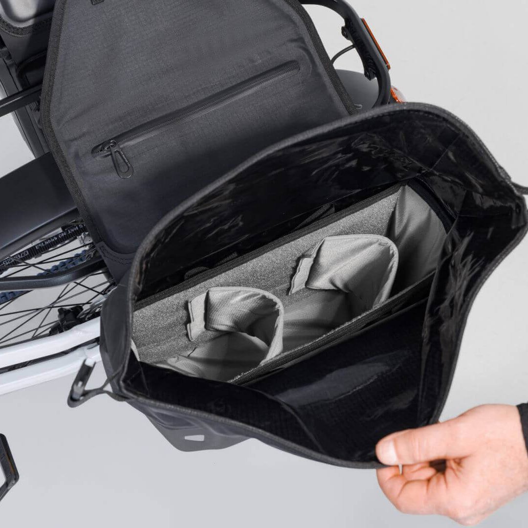 VIA Seitentasche SysBag WP – Rückseite mit stabilen Halterungen für einfache Montage am E-Bike