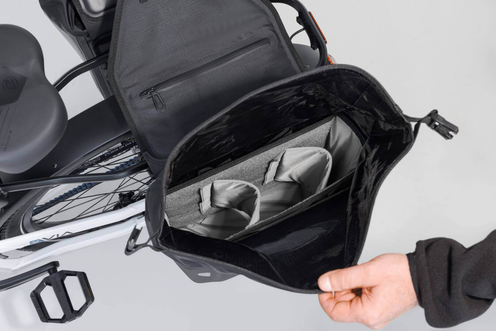 VIA Seitentasche SysBag WP – Rückseite mit stabilen Halterungen für einfache Montage am E-Bike