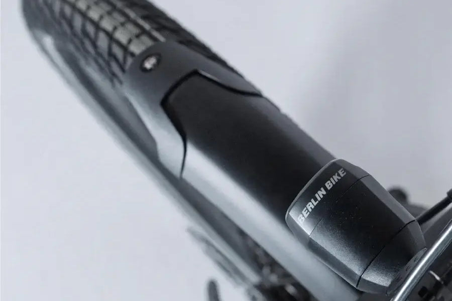 Vorderlicht des Berlin Bike 2GO E-Bikes, klar sichtbar für erhöhte Sicherheit bei Fahrten in der Dunkelheit
