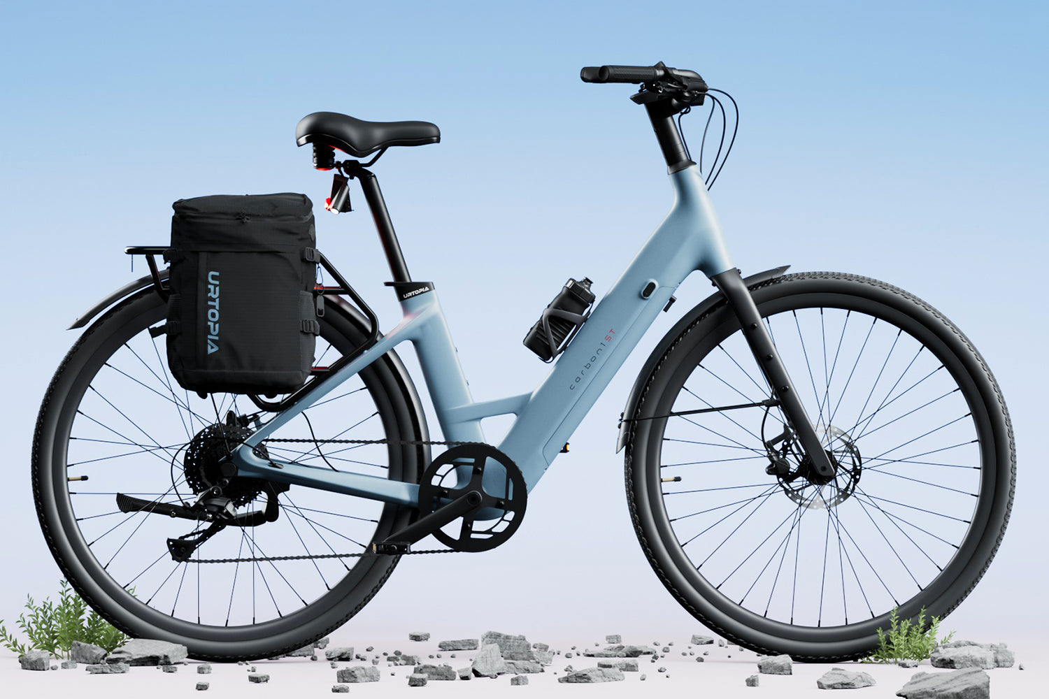 Urtopia Carbon 1 ST in Blau, Seitenansicht mit Tiefeinstieg und Gepäckträger