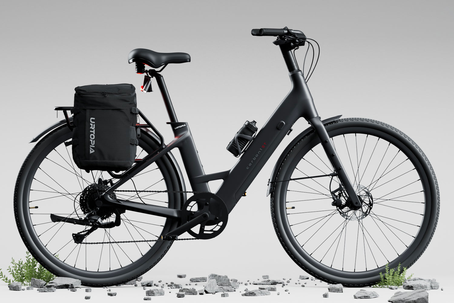 Urtopia Carbon 1 ST in Schwarz, Seitenansicht des leichten Carbon-E-Bikes mit Tiefeinstieg