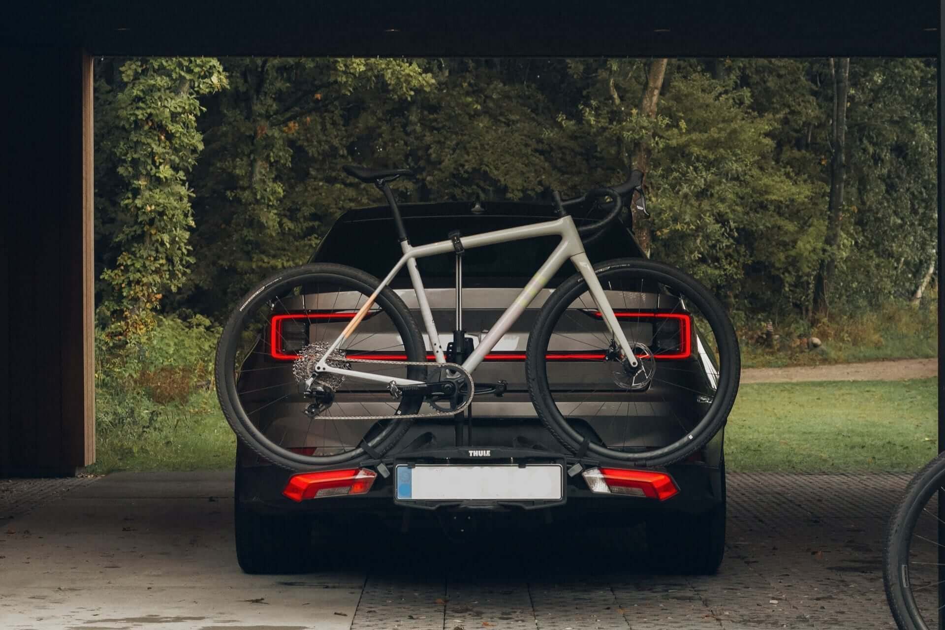 Auto mit einem Heckträger