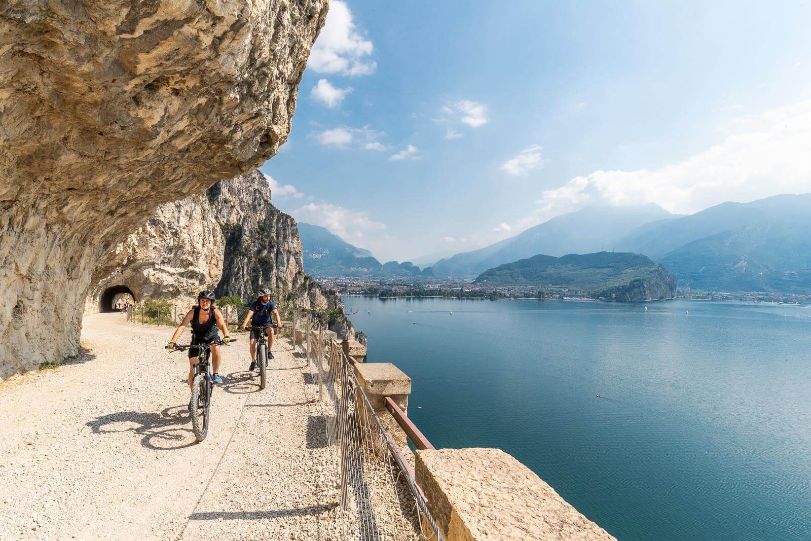 Die besten E-Bike Radreisen Europa – Traumhafte Strecken & Tipps