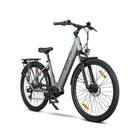 ROVER Trekking E-Bike TLM 709 in Silber, mit robustem Rahmen und Geländereifen.