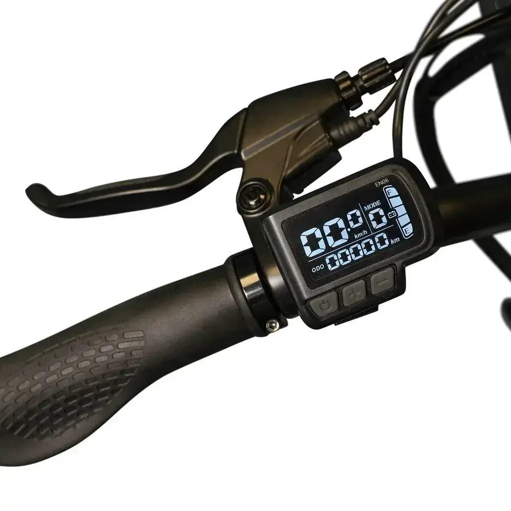 Detailansicht des Lenkers des Jeep Trekking E-Bike TLR 7011 mit Display zur Steuerung der E-Bike-Funktionen