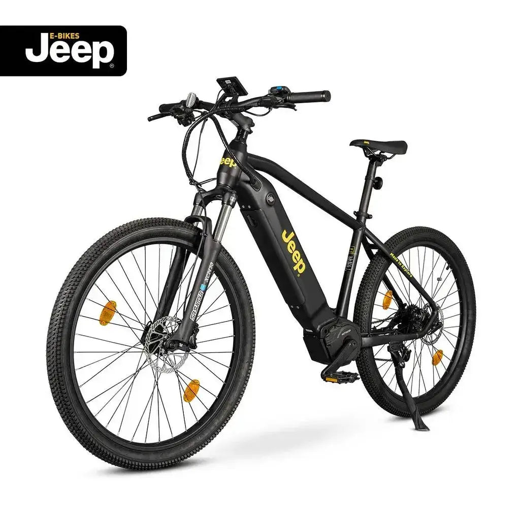 Jeep Mountain E-Bike MHM 7000, Vorderansicht mit breiten Reifen und Federgabel für Offroad-Abenteuer.