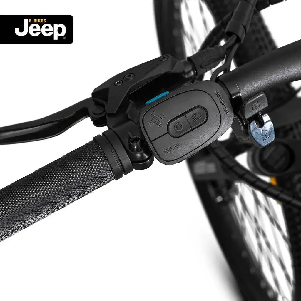 Detailaufnahme des Schalthebels des Jeep Mountain E-Bike MHM 7000.