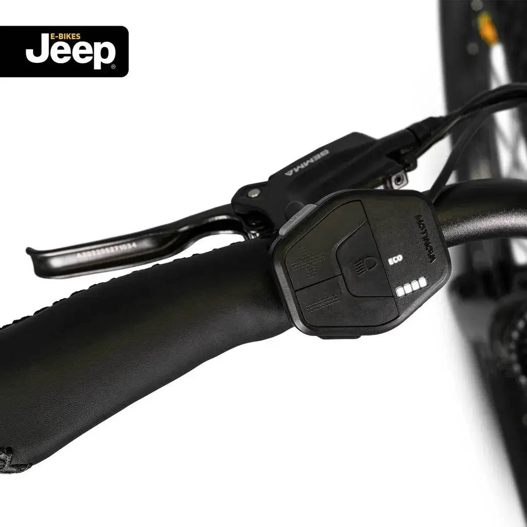 Detailaufnahme des Schalthebels des Jeep Mountain E-Bike MHM 7010 für präzises Schalten