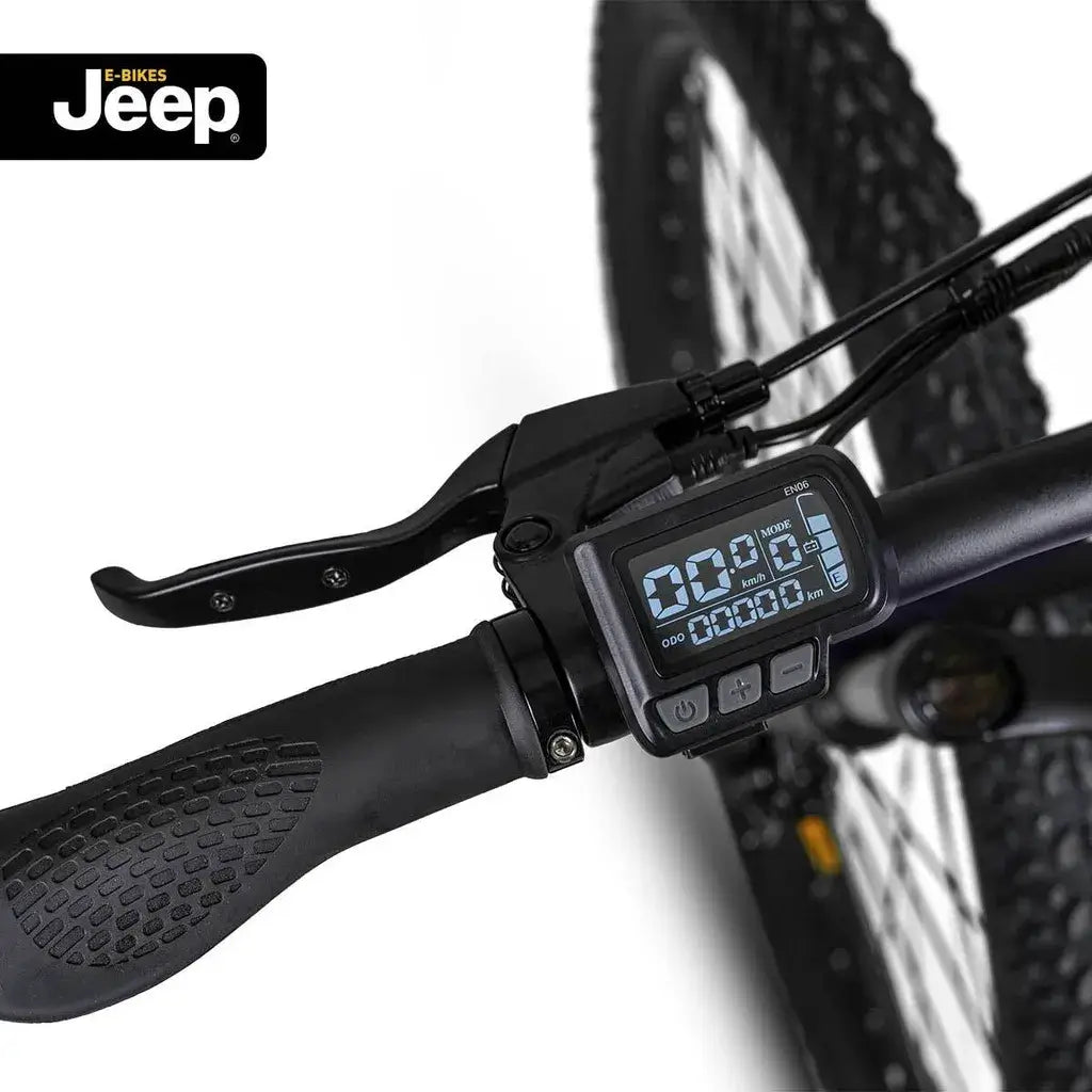 Detailansicht des Lenkers des Jeep Mountain E-Bike MHR mit Bedienelementen