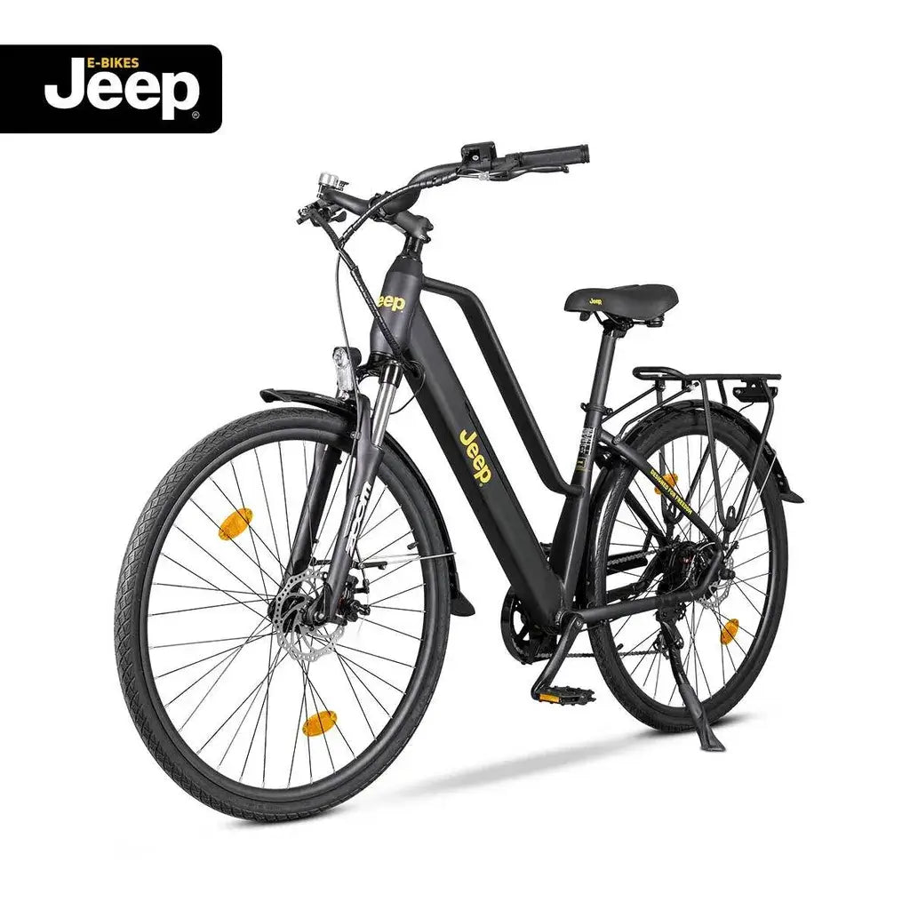 Jeep Trekking E-Bike TLR 7030, Gesamtansicht mit Vorderrad, Hinterrad, Gepäckträger und Schutzblechen, ideal für komfortables Fahren