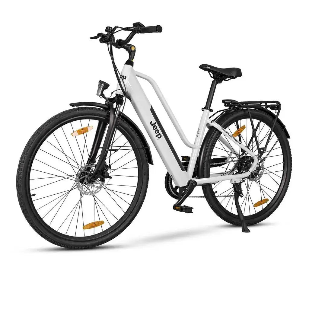 Jeep Trekking E-Bike TLR 7011, Gesamtansicht mit Vorderrad, Hinterrad, Gepäckträger und Schutzblechen für praktische Trekking-Einsätze