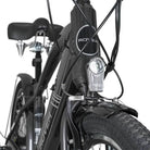 Nahaufnahme des Lenker- und Steuerbereichs des ROVER Cruise E-Bike CMR 700.