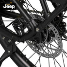 Vorderrad mit Federgabel des Jeep SUV E-Bike ULM 7000, Detailaufnahme für optimalen Fahrkomfort