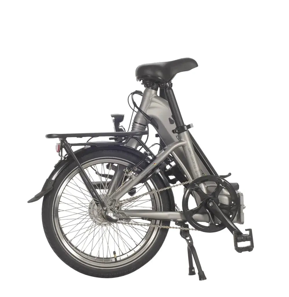Seitenansicht des Saxonette Compact Comfort Plus 2.0 Falt-E-Bikes mit gefaltetem Rahmen