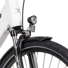 Nahaufnahme des Vorderrads am Saxxx Comfort Sport EASY mit Schutzblech