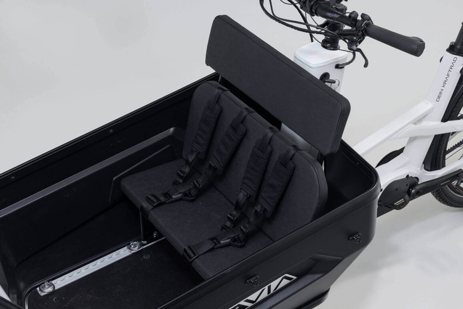 VIA Kindersitz – seitliche Ansicht mit robuster Befestigung am Gepäckträger