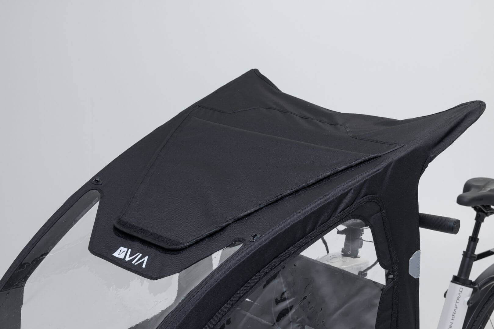 VIA Regenverdeck – Dachansicht mit wasserabweisender Plane für optimalen Schutz