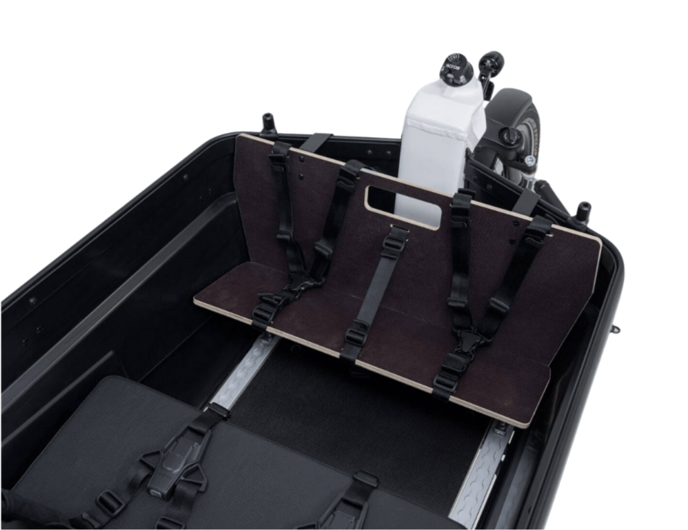 VIA Zusatzsitzbank in einem E-Lastenrad für zusätzliche Platzierung von zwei Kindern mit Sicherheitsgurten.